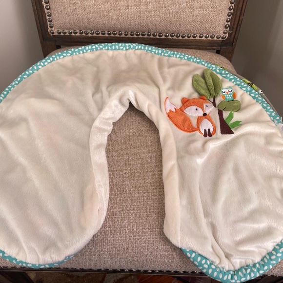 Boppy pillow cover in woodland animals - Picture 1 of 4